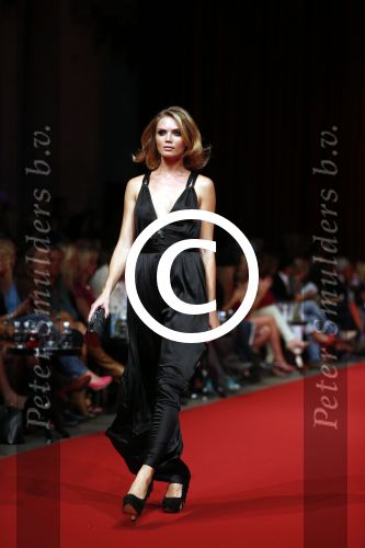 Amsterdam 10 september 2012
Modeshow Jos v Raak met oa Froukje de Both Quinty Trustfull Kim Feenstra Gigi Ravelli en Lieke v Lexmond die mee lopen in de show.
Peter Smulders bv