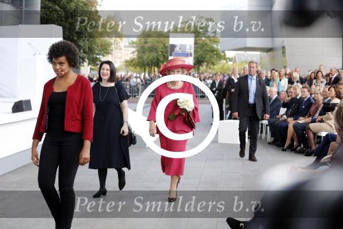 Amsterdam 22 september 2012
Koningin Beatrix opent het stedelijk museum in Amsterdam. Ook Prins Constantijn en Prinses Laurentien zijn aanwezig. directrice Ann Goldstein

Peter Smulders bv