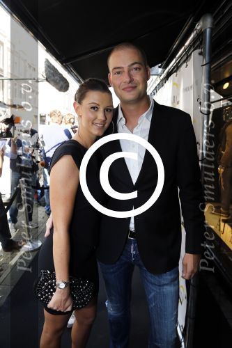 Amsterdam 28 augustus 2012
5 jaar grazia Magazine wordt gevierd met feestje in Armani winkel op de pc hooftstraat. Sylvie v d Vaart ontvangt het eerste exemplaar uit handen van Hilmar Mulder. Lange Frans met vrouw Danielle
Peter Smulders bv