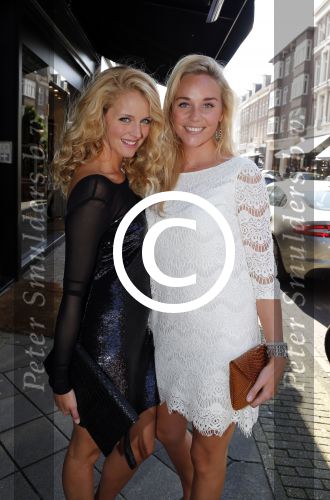 Amsterdam 28 augustus 2012
5 jaar grazia Magazine wordt gevierd met feestje in Armani winkel op de pc hooftstraat. Sylvie v d Vaart ontvangt het eerste exemplaar uit handen van Hilmar Mulder. Liza Sips met leontien Mourits
Peter Smulders bv