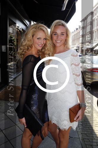 Amsterdam 28 augustus 2012
5 jaar grazia Magazine wordt gevierd met feestje in Armani winkel op de pc hooftstraat. Sylvie v d Vaart ontvangt het eerste exemplaar uit handen van Hilmar Mulder. Liza Sips met leontien Mourits
Peter Smulders bv
