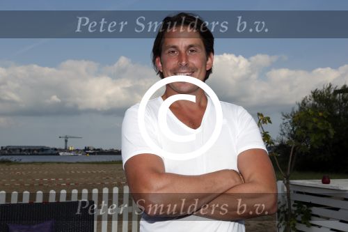 Amsterdam 3 september 2012
Presentatie deelnmemers expeditie Robinson bij strand west . Lodewijk Hoekstra
Peter Smulders bv