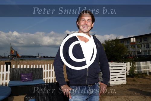 Amsterdam 3 september 2012
Presentatie deelnmemers expeditie Robinson bij strand west .
Peter Smulders bv