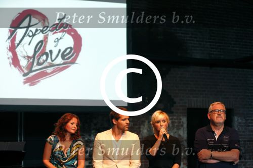 Amsterdam 11 september 2012
Presentatie aspect of love met oa lone v Roosendaal Ernst daniel Smid Rene v Kooten en Maaike Widdershoven.
Peter Smulders bv