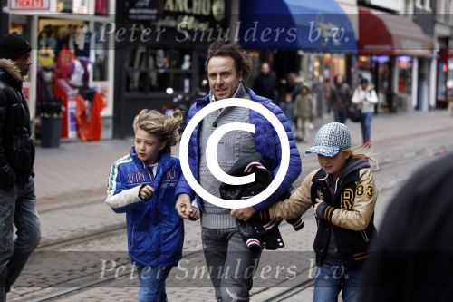 Amsterdam 7 december 2011
Marco Borsato met jada en Senna.
Peter Smulders bv