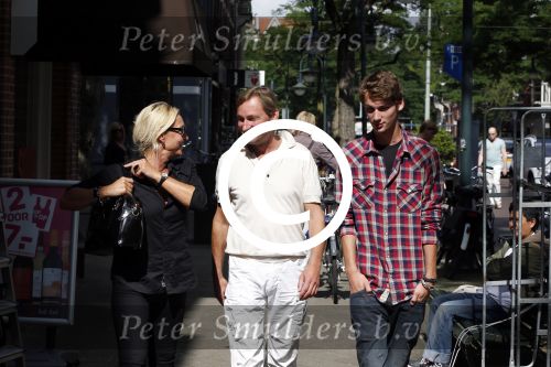 Amsterdam 3 september 2012
Mariska v Kolck en Edgar Peer met zoon ontmoeten Connie Breukhoven op de cornelis schuytstraat.
Peter Smulders bv