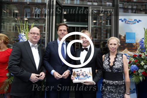 Amsterdam23 september 2012
Premiere de Jantjes in het nieuwe de la mar. Mark Rutte met Hans Cornelisse en Ruud de Graaf met zijn vrouw
Peter Smulders bv