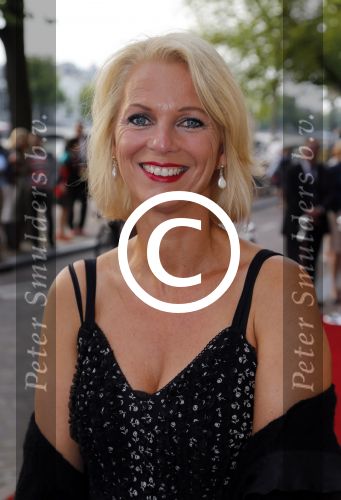 Amsterdam 29 augustus 2012
Premiere Yab Yum in carre. Mary-Lou v Steenis met man in fiat 500 cabrio
Peter Smulders bv