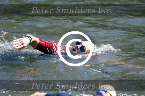 Amsterdam 9 september 2012
Maxima doet mee met de Amsterdam City swim door de grachten van Amsterdam. Prins Willem Alexander en hun dochters prinses Amalia Alexia en Ariane wachten haar an de finisch op de keizersgracht op.
Peter Smulders bv