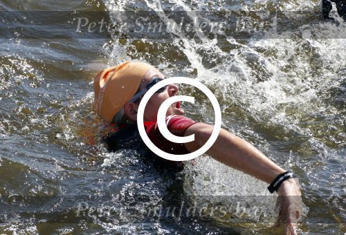 Amsterdam 9 september 2012
Maxima doet mee met de Amsterdam City swim door de grachten van Amsterdam. Prins Willem Alexander en hun dochters prinses Amalia Alexia en Ariane wachten haar an de finisch op de keizersgracht op.
Peter Smulders bv