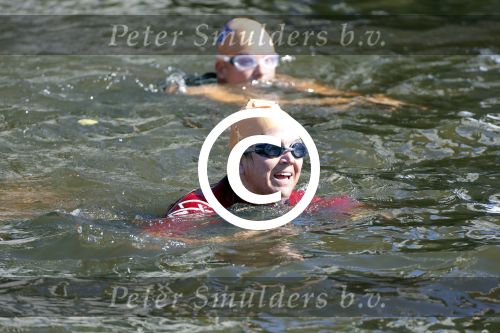 Amsterdam 9 september 2012
Maxima doet mee met de Amsterdam City swim door de grachten van Amsterdam. Prins Willem Alexander en hun dochters prinses Amalia Alexia en Ariane wachten haar an de finisch op de keizersgracht op.
Peter Smulders bv