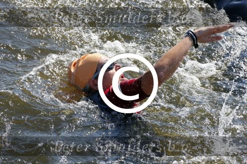 Amsterdam 9 september 2012
Maxima doet mee met de Amsterdam City swim door de grachten van Amsterdam. Prins Willem Alexander en hun dochters prinses Amalia Alexia en Ariane wachten haar an de finisch op de keizersgracht op.
Peter Smulders bv