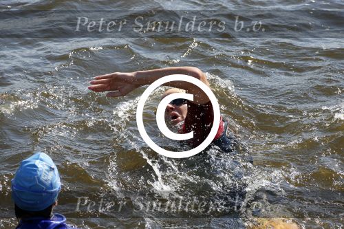 Amsterdam 9 september 2012
Maxima doet mee met de Amsterdam City swim door de grachten van Amsterdam. Prins Willem Alexander en hun dochters prinses Amalia Alexia en Ariane wachten haar an de finisch op de keizersgracht op.
Peter Smulders bv