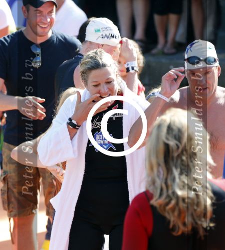 Amsterdam 9 september 2012
Maxima doet mee met de Amsterdam City swim door de grachten van Amsterdam. Prins Willem Alexander en hun dochters prinses Amalia Alexia en Ariane wachten haar an de finisch op de keizersgracht op.
Peter Smulders bv
