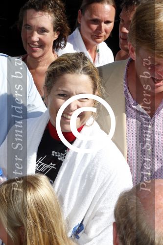 Amsterdam 9 september 2012
Maxima doet mee met de Amsterdam City swim door de grachten van Amsterdam. Prins Willem Alexander en hun dochters prinses Amalia Alexia en Ariane wachten haar an de finisch op de keizersgracht op.
Peter Smulders bv