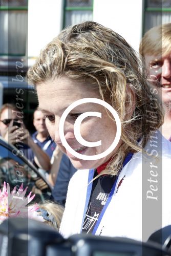 Amsterdam 9 september 2012
Maxima doet mee met de Amsterdam City swim door de grachten van Amsterdam. Prins Willem Alexander en hun dochters prinses Amalia Alexia en Ariane wachten haar an de finisch op de keizersgracht op.
Peter Smulders bv