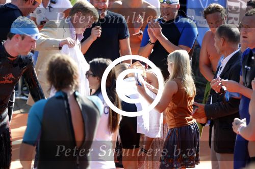 Amsterdam 9 september 2012
Maxima doet mee met de Amsterdam City swim door de grachten van Amsterdam. Prins Willem Alexander en hun dochters prinses Amalia Alexia en Ariane wachten haar an de finisch op de keizersgracht op.
Peter Smulders bv