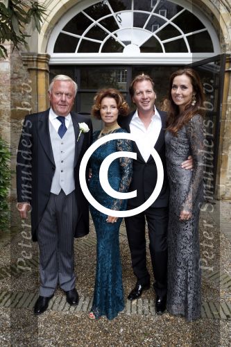 Valkenburg 31 augustus 2012
Suze Mens en Emiel de Sevren Jacquet trouwen in de kerk  chateau st Gerlach.
Aanwezig zijn zus Marloes met Michiel Mol en vader Harry en moeder Suze. Ook Mona en haar dochters Nour en Sarah zijn aanwezig.
Peter Smulders bv