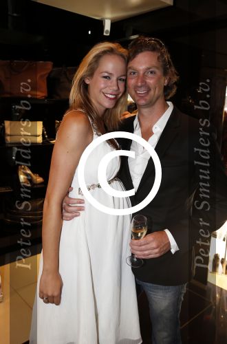 Amsterdam 28 augustus 2012
5 jaar grazia Magazine wordt gevierd met feestje in Armani winkel op de pc hooftstraat. Sylvie v d Vaart ontvangt het eerste exemplaar uit handen van Hilmar Mulder. Nicolette Kluijver zwanger met man
Peter Smulders bv