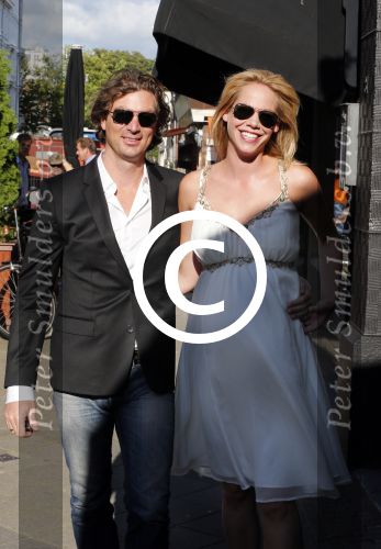 Amsterdam 28 augustus 2012
5 jaar grazia Magazine wordt gevierd met feestje in Armani winkel op de pc hooftstraat. Sylvie v d Vaart ontvangt het eerste exemplaar uit handen van Hilmar Mulder. Nicolette Kluijver zwanger met man
Peter Smulders bv