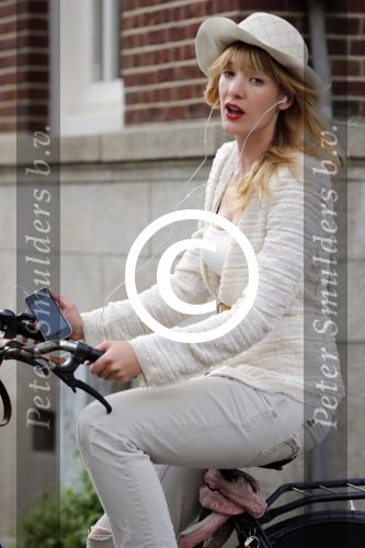 Amsterdam 29 augustus 2012
Noortje Herlaar en William Spaaij op de fiets in Amsterdam.
Peter Smulders bv