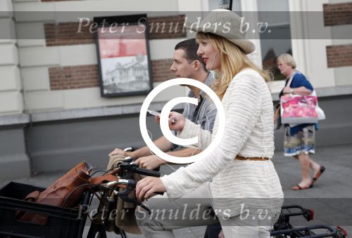Amsterdam 29 augustus 2012
Noortje Herlaar en William Spaaij op de fiets in Amsterdam.
Peter Smulders bv