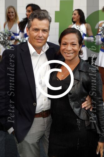 Amsterdam 11 september 2012
Premiere TED in pathe arena. Nurlaila Karim met man Muriel Wolda
Peter Smulders bv
