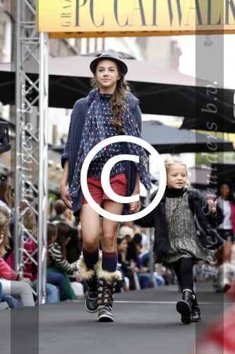 Amsterdam 2 september 2012
Grazi PC Catwalk op de pc hooftstraat. dochter Daniel Boissevain en dochter Olivia van Robert Schoemacher
Peter Smulders bv