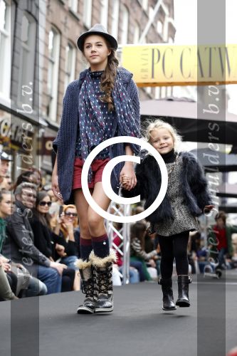 Amsterdam 2 september 2012
Grazi PC Catwalk op de pc hooftstraat. dochter Daniel Boissevain en dochter Olivia van Robert Schoemacher
Peter Smulders bv