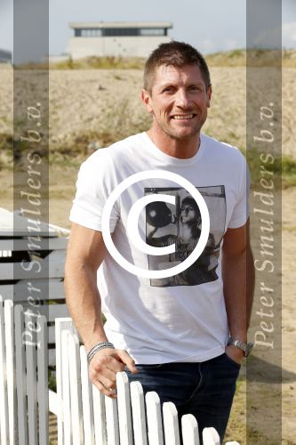 Amsterdam 3 september 2012
Presentatie deelnmemers expeditie Robinson bij strand west . Olivier Bisback
Peter Smulders bv
