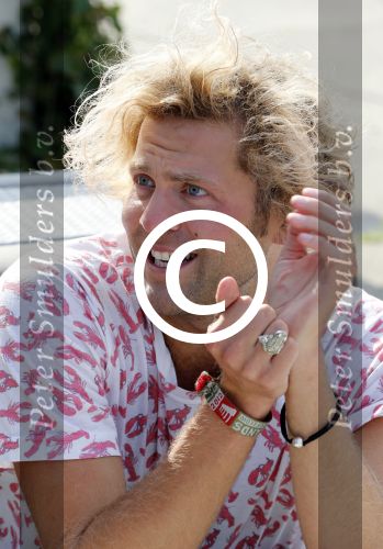 Amsterdam 3 september 2012
Presentatie deelnmemers expeditie Robinson bij strand west . Paul Turner
Peter Smulders bv