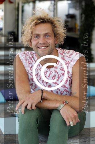 Amsterdam 3 september 2012
Presentatie deelnmemers expeditie Robinson bij strand west . Paul Turner
Peter Smulders bv