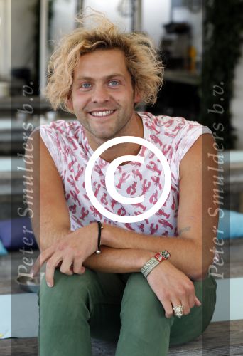 Amsterdam 3 september 2012
Presentatie deelnmemers expeditie Robinson bij strand west . Paul Turner
Peter Smulders bv