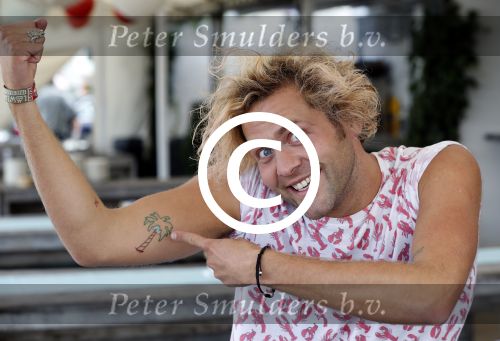 Amsterdam 3 september 2012
Presentatie deelnmemers expeditie Robinson bij strand west . Paul Turner
Peter Smulders bv