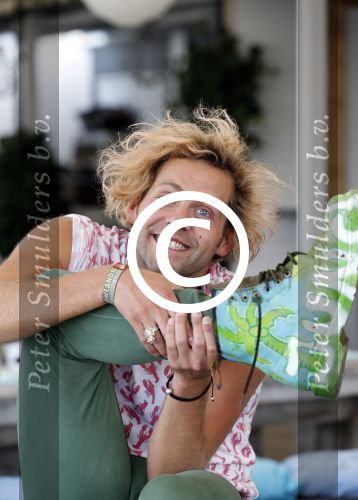 Amsterdam 3 september 2012
Presentatie deelnmemers expeditie Robinson bij strand west . Paul Turner
Peter Smulders bv