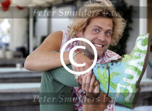 Amsterdam 3 september 2012
Presentatie deelnmemers expeditie Robinson bij strand west . Paul Turner
Peter Smulders bv