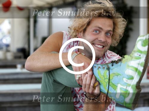 Amsterdam 3 september 2012
Presentatie deelnmemers expeditie Robinson bij strand west . Paul Turner
Peter Smulders bv