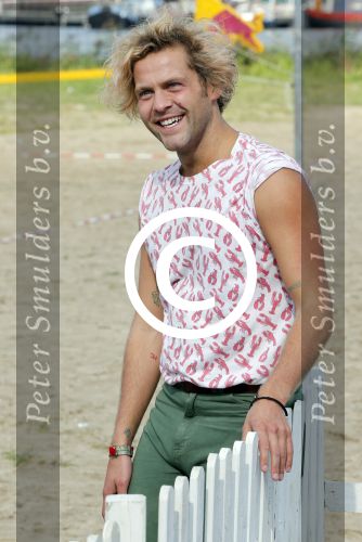 Amsterdam 3 september 2012
Presentatie deelnmemers expeditie Robinson bij strand west . Paul Turner
Peter Smulders bv