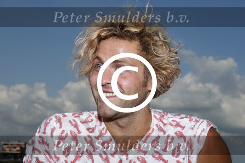 Amsterdam 3 september 2012
Presentatie deelnmemers expeditie Robinson bij strand west . Paul Turner
Peter Smulders bv