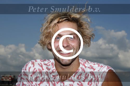 Amsterdam 3 september 2012
Presentatie deelnmemers expeditie Robinson bij strand west . Paul Turner
Peter Smulders bv