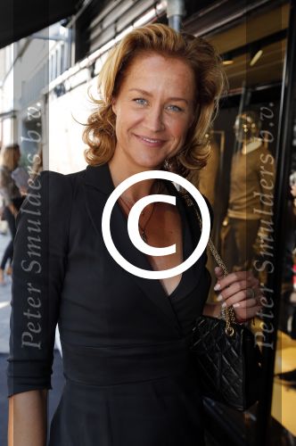 Amsterdam 28 augustus 2012
5 jaar grazia Magazine wordt gevierd met feestje in Armani winkel op de pc hooftstraat. Sylvie v d Vaart ontvangt het eerste exemplaar uit handen van Hilmar Mulder. Paulien Huizinga
Peter Smulders bv