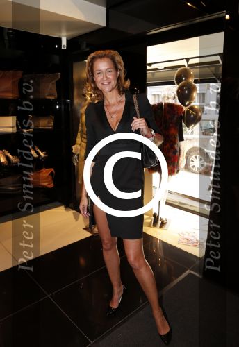 Amsterdam 28 augustus 2012
5 jaar grazia Magazine wordt gevierd met feestje in Armani winkel op de pc hooftstraat. Sylvie v d Vaart ontvangt het eerste exemplaar uit handen van Hilmar Mulder. Paulien Huizinga
Peter Smulders bv