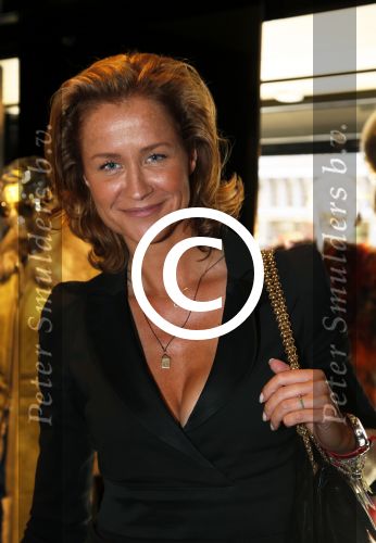 Amsterdam 28 augustus 2012
5 jaar grazia Magazine wordt gevierd met feestje in Armani winkel op de pc hooftstraat. Sylvie v d Vaart ontvangt het eerste exemplaar uit handen van Hilmar Mulder. Paulien Huizinga
Peter Smulders bv