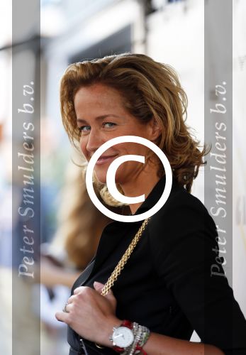 Amsterdam 28 augustus 2012
5 jaar grazia Magazine wordt gevierd met feestje in Armani winkel op de pc hooftstraat. Sylvie v d Vaart ontvangt het eerste exemplaar uit handen van Hilmar Mulder. Paulien Huizinga
Peter Smulders bv