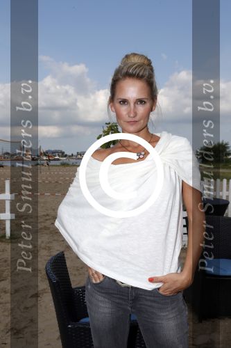 Amsterdam 3 september 2012
Presentatie deelnmemers expeditie Robinson bij strand west . Peggy Vrijens
Peter Smulders bv