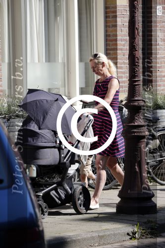 Amsterdam 4 september 2012
Plien v Bennekom achter kinderwagen en zoontje.
Peter Smulders bv