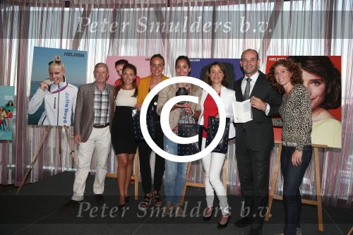 Ridderkerk, 11 September 2012
Lancering Helden No. 15 van Frits Barend en Barbara Barend met veel Olympische Kampioenen
Jacco Goosens en Deborah Leeser en de olympische kampioenen Ranomi Kromiwidjojo, Marianne Vos en captain van de Nederlandse Hockedames, Maartje Paumen, Edit Bosch, Lisa Westerhof en Lobke Berkhout
Foto Peter Smulders BV