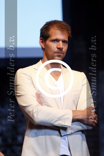 Amsterdam 11 september 2012
Presentatie aspect of love met oa lone v Roosendaal Ernst daniel Smid Rene v Kooten en Maaike Widdershoven.
Peter Smulders bv