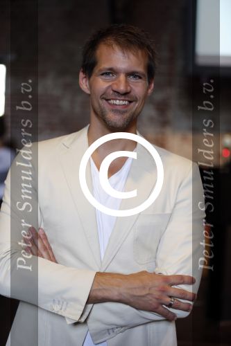 Amsterdam 11 september 2012
Presentatie aspect of love met oa lone v Roosendaal Ernst daniel Smid Rene v Kooten en Maaike Widdershoven.
Peter Smulders bv