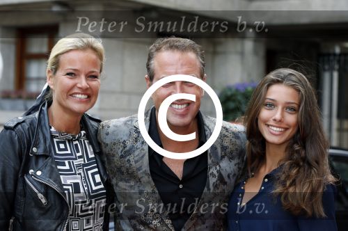 Amsterdam 11 september 2012
Uitreiking elegance awards in hotel the grand. Richard Kemper met vrouw en dochter
Peter Smulders bv